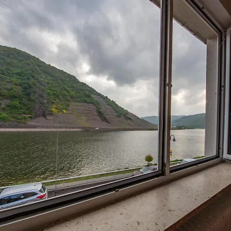 Winzerhotel Und Restaurant Zum Moselstrand