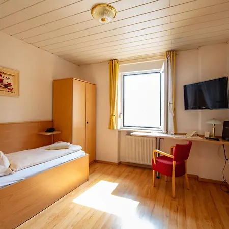 Winzerhotel Und Restaurant Zum Moselstrand