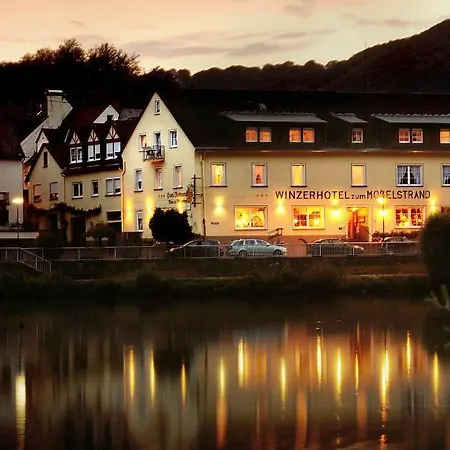 Winzerhotel Und Restaurant Zum Moselstrand Hotel Briedern