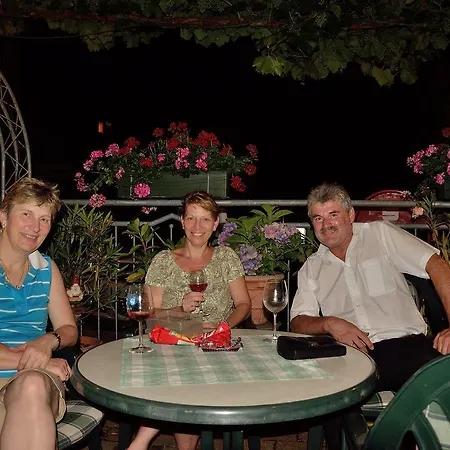 Zum Moselstrand Otel 3*