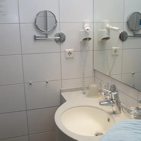 Hotel Zum Moselstrand 3*