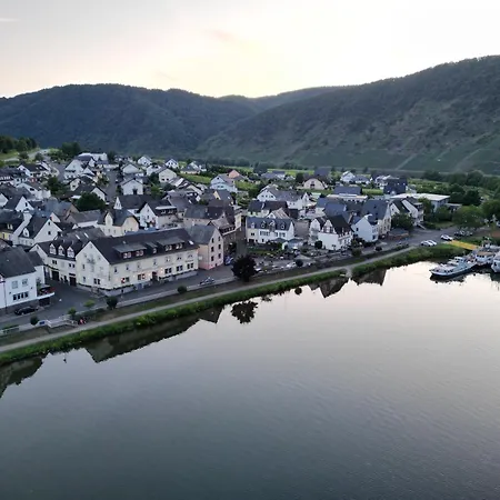 Zum Moselstrand Hotell Briedern