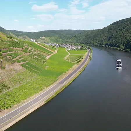 Hotell Zum Moselstrand 3*