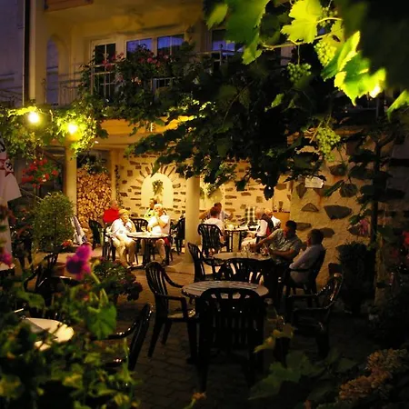 Winzerhotel Und Restaurant Zum Moselstrand