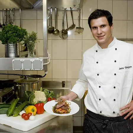 Winzerhotel Und Restaurant Zum Moselstrand Hotel Briedern