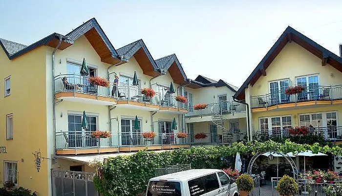 Zum Moselstrand Hotel 3*